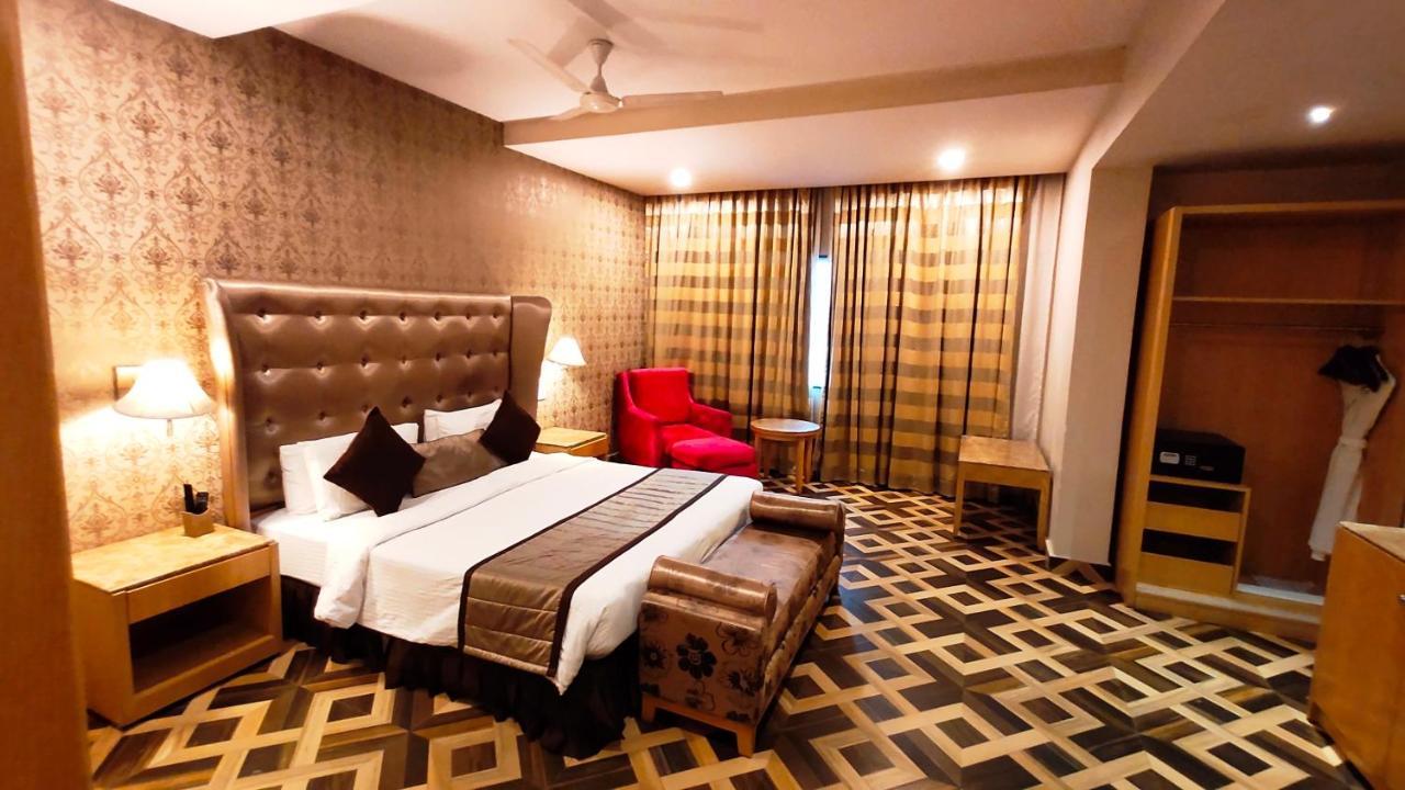 Western Ashoka Hotel 3*